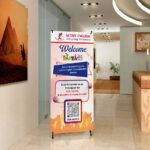 standee